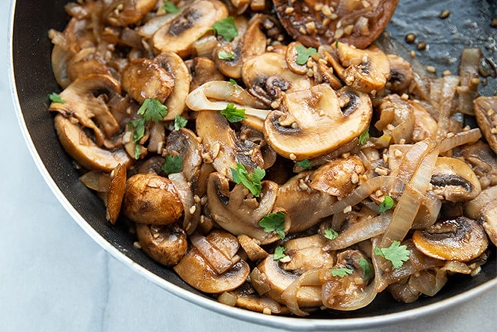 Poêlée de champignons à la méridionale